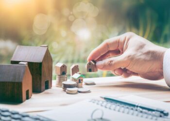 Stand Out in a Saturated Market: Tips for Real Estate Agents to Thrive